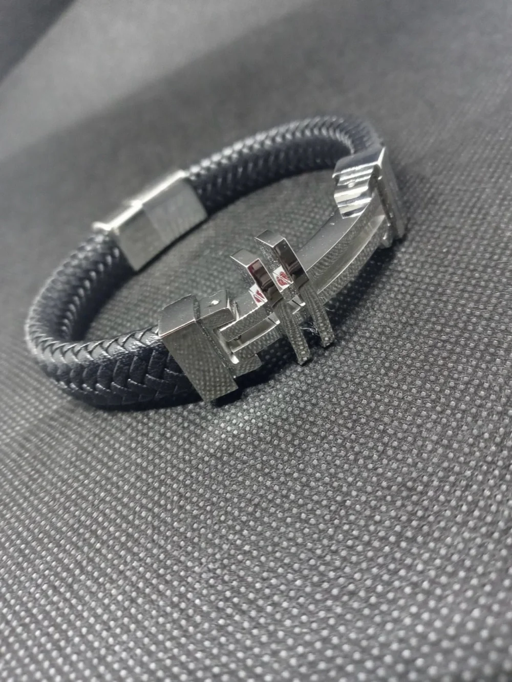 N/A sleek black